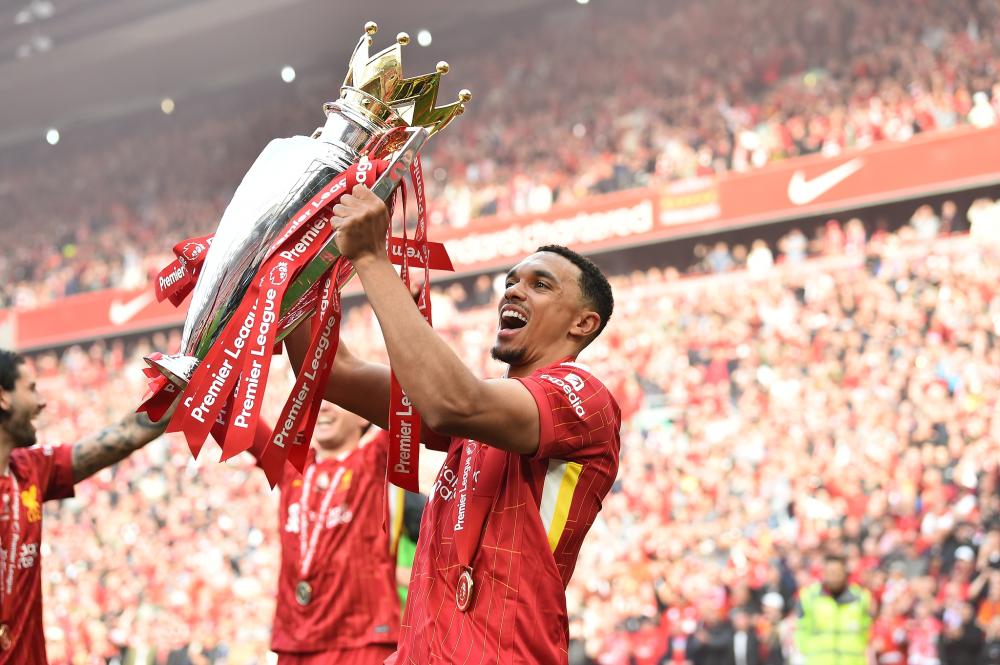 张外龙：曾跟球迷承诺一定会回到重庆；跪谢最努力的球员们