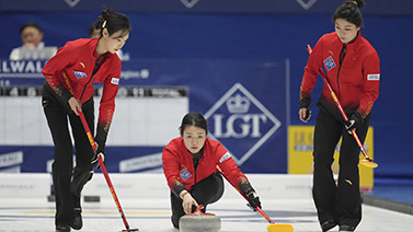 太阳报：库尼亚妻子比他年长6岁，两人相恋8年育有两个孩子