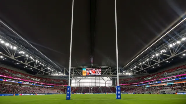 记者：道格拉斯-路易斯不愿加盟费内巴切，更愿意重返英超